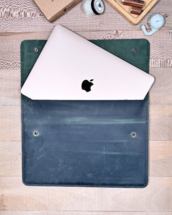 Macbook Air Kılıfı – 13 inç Hakiki Deri Yeşil | 2076